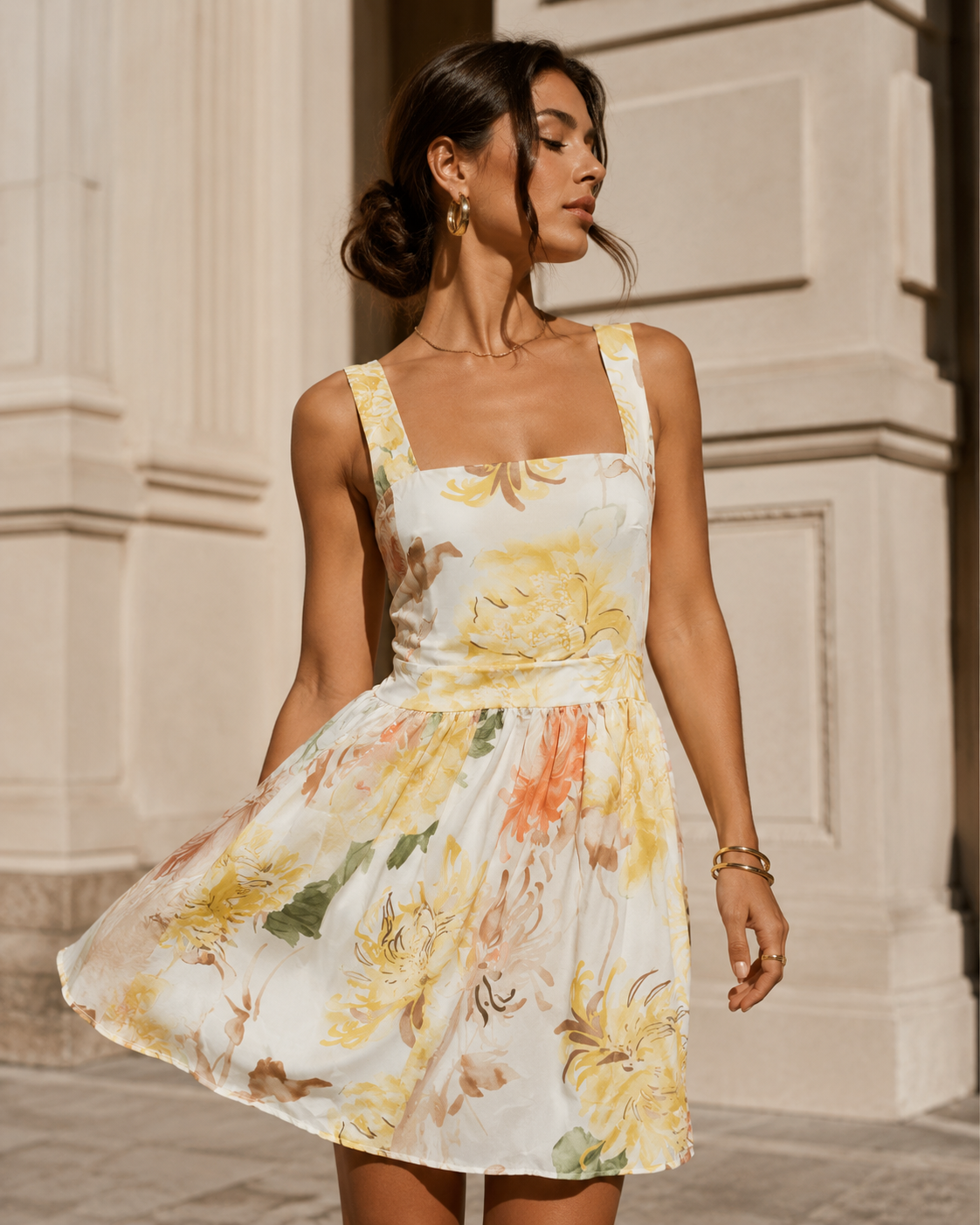 SHELLA — Robe courte fleurie jaune col carré à larges bretelles / Yellow Floral Square Neck Mini Sundress / فستان صيفي قصير مزهّر أصفر بياقة مربعة وحمالات عريضة