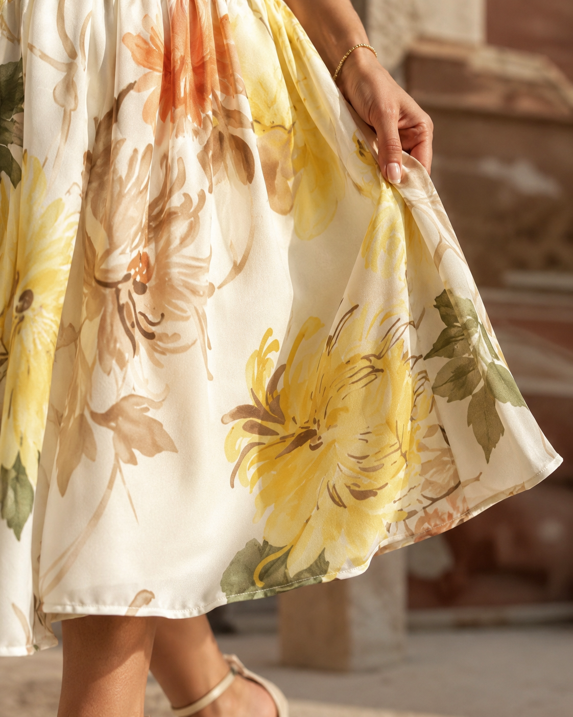 SHELLA — Robe courte fleurie jaune col carré à larges bretelles / Yellow Floral Square Neck Mini Sundress / فستان صيفي قصير مزهّر أصفر بياقة مربعة وحمالات عريضة