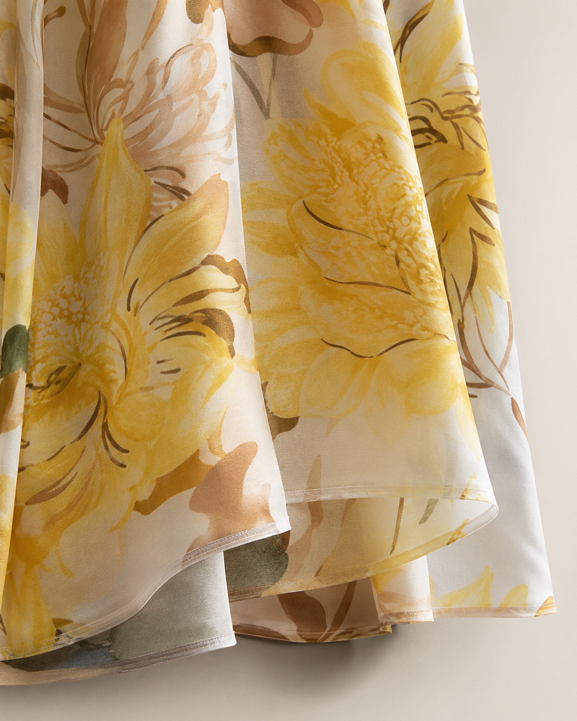 SHELLA — Robe courte fleurie jaune col carré à larges bretelles / Yellow Floral Square Neck Mini Sundress / فستان صيفي قصير مزهّر أصفر بياقة مربعة وحمالات عريضة