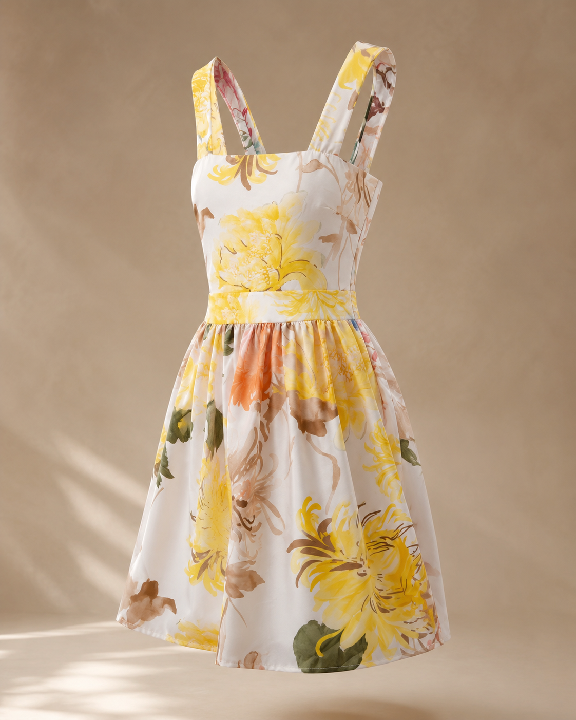 SHELLA — Robe courte fleurie jaune col carré à larges bretelles / Yellow Floral Square Neck Mini Sundress / فستان صيفي قصير مزهّر أصفر بياقة مربعة وحمالات عريضة